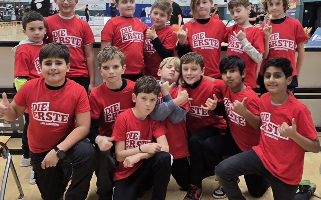 Ausflug der Basketball-AG: Einlaufkids bei der Ersten in Lich